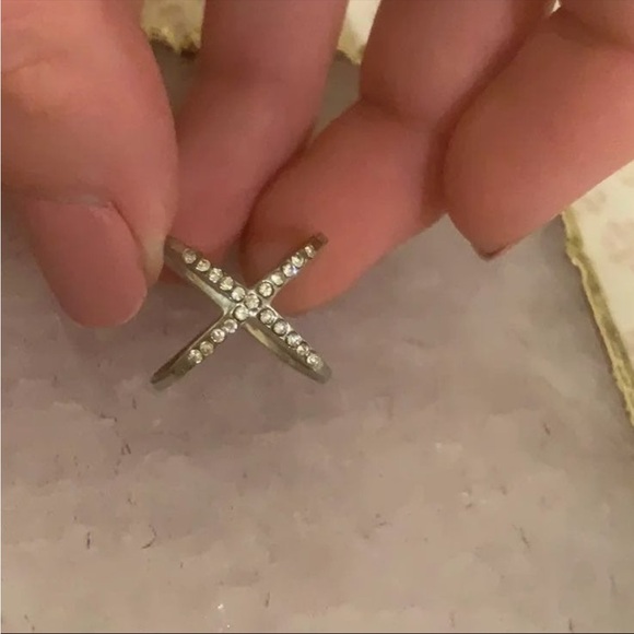 Bundle of two criss cross knuckle rings - Picture 4 of 9